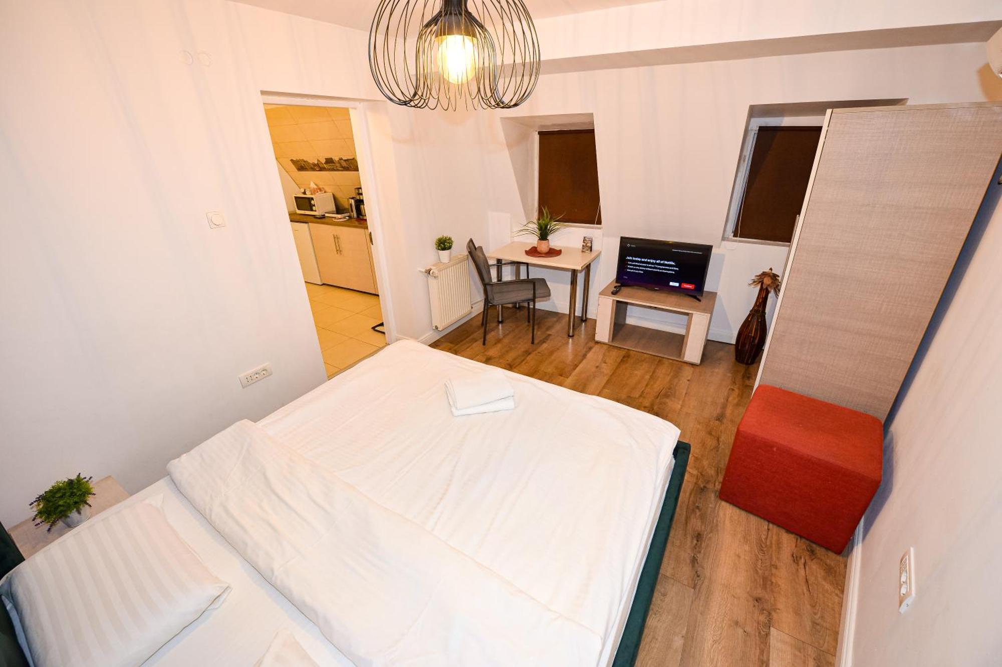 The Lincoln Suites - Central Shabbat Friendly Apartments Bucarest Exterior foto