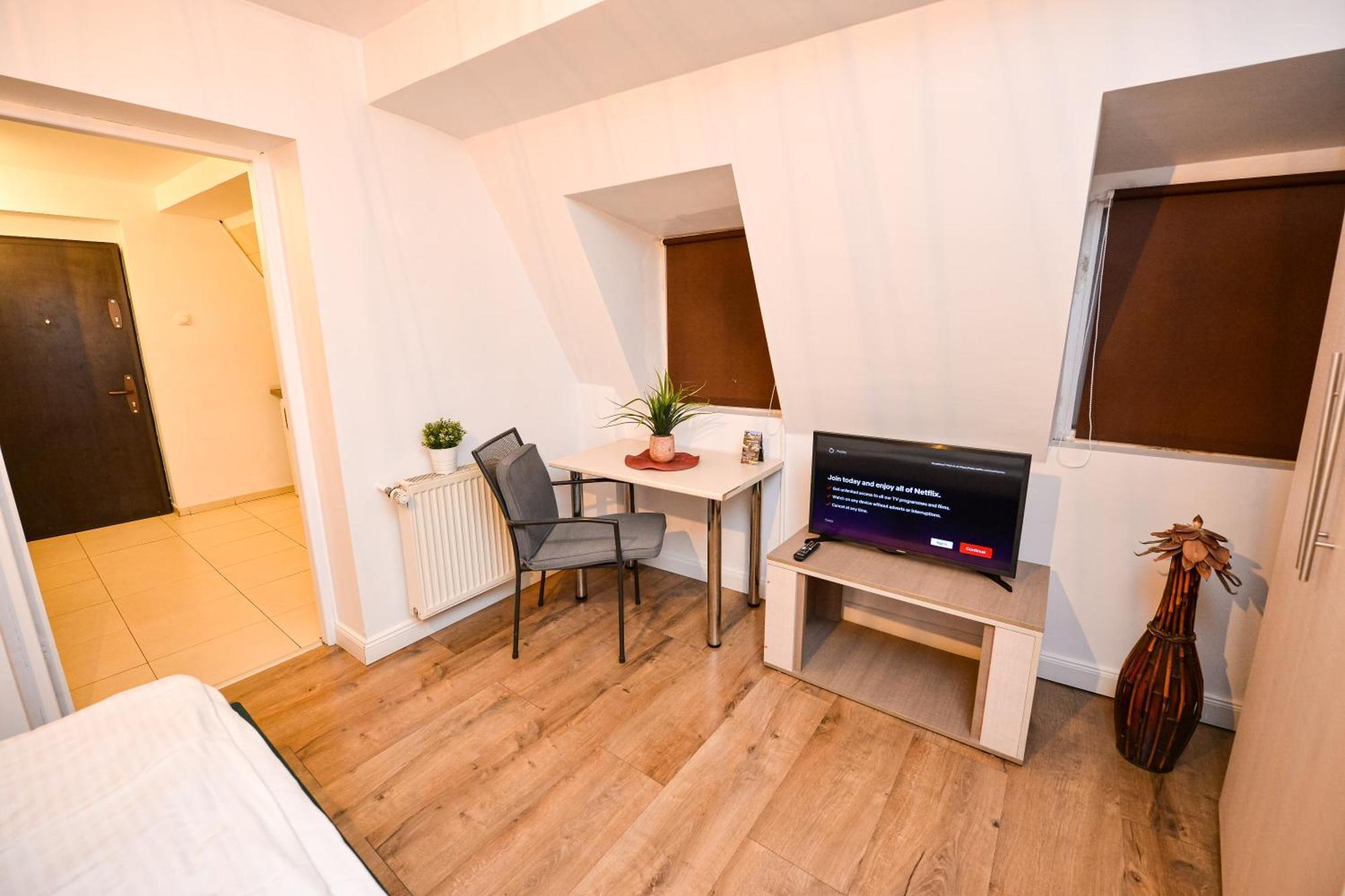 The Lincoln Suites - Central Shabbat Friendly Apartments Bucarest Exterior foto